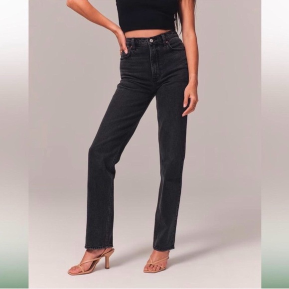 Abercrombie & Fitch Denim - Abercrombie & Fitch The ‘90s Straight Ultra High Rise Jeans in Black